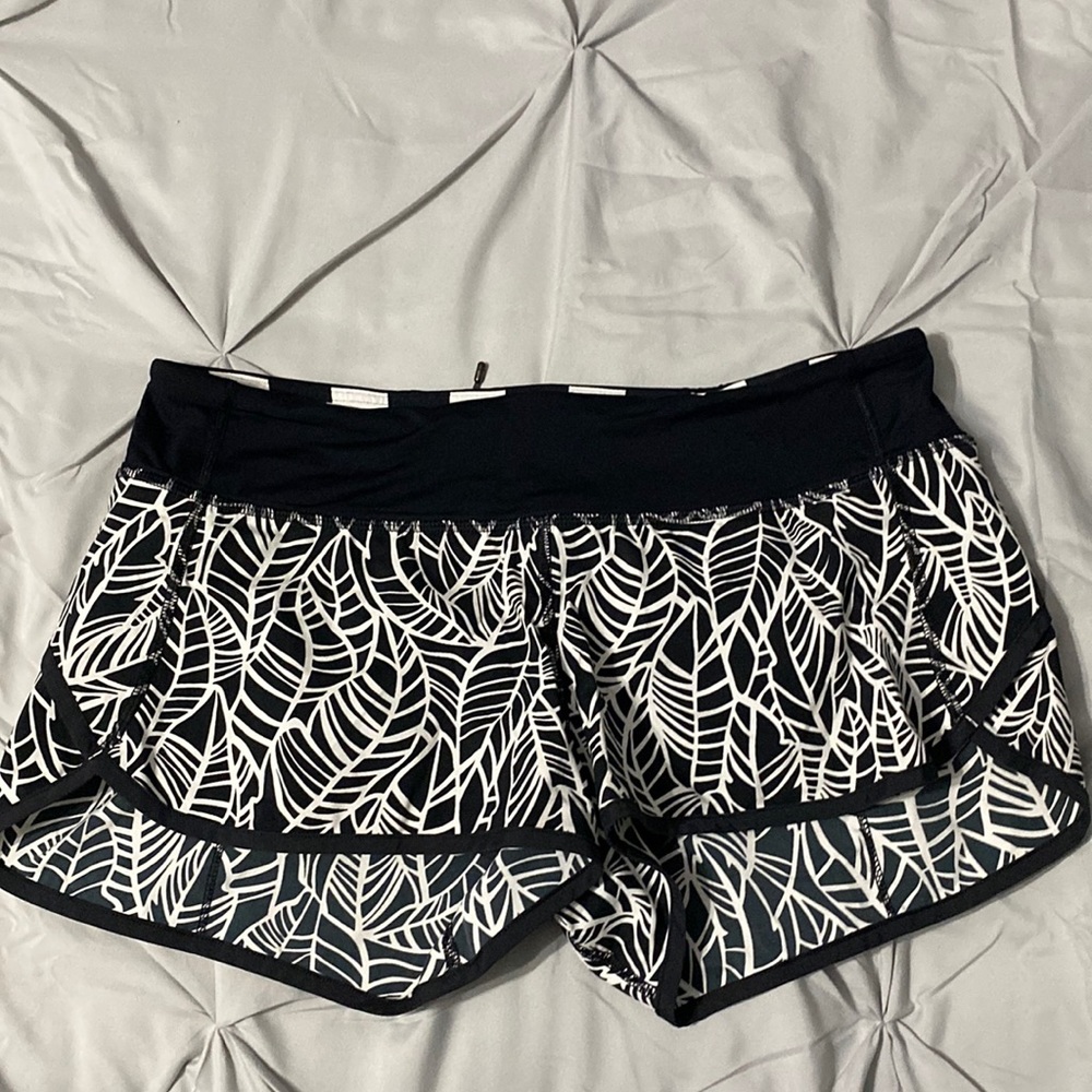 Lululemon speed short - size 8